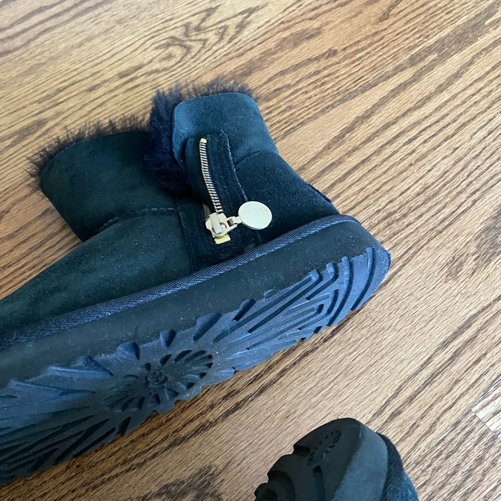 Uggs. Size 7. - image 6